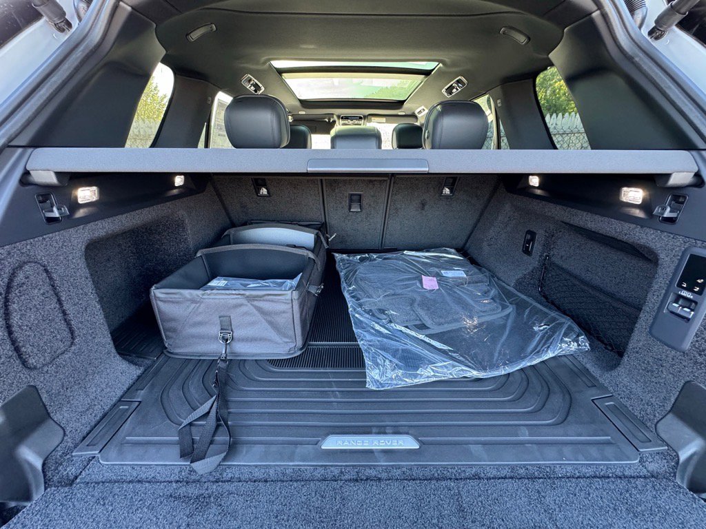 New 2025 Land Rover Range Rover SE image 16