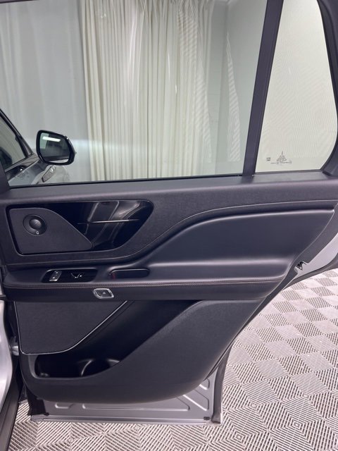 Used 2023 Lincoln Aviator Reserve w/ Equipment Group 201A image 18