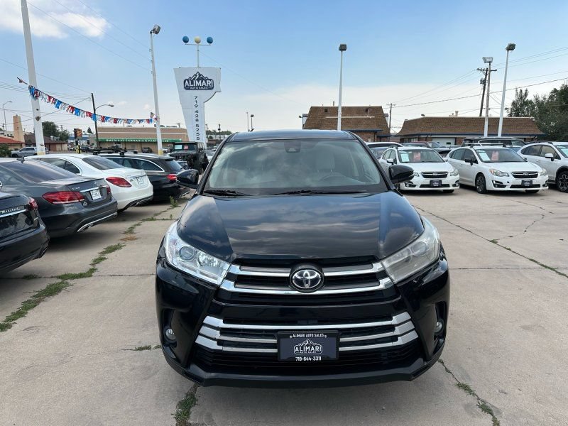 Used 2017 Toyota Highlander LE FWD image 2