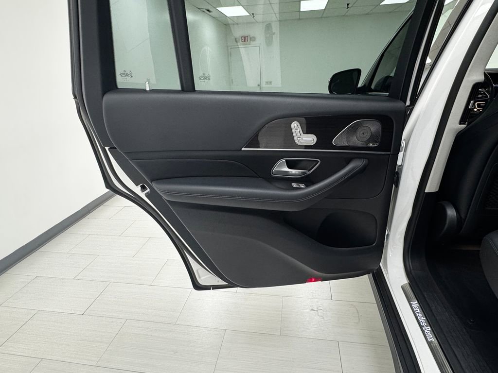 Used 2022 Mercedes-Benz GLS 450 4MATIC image 11