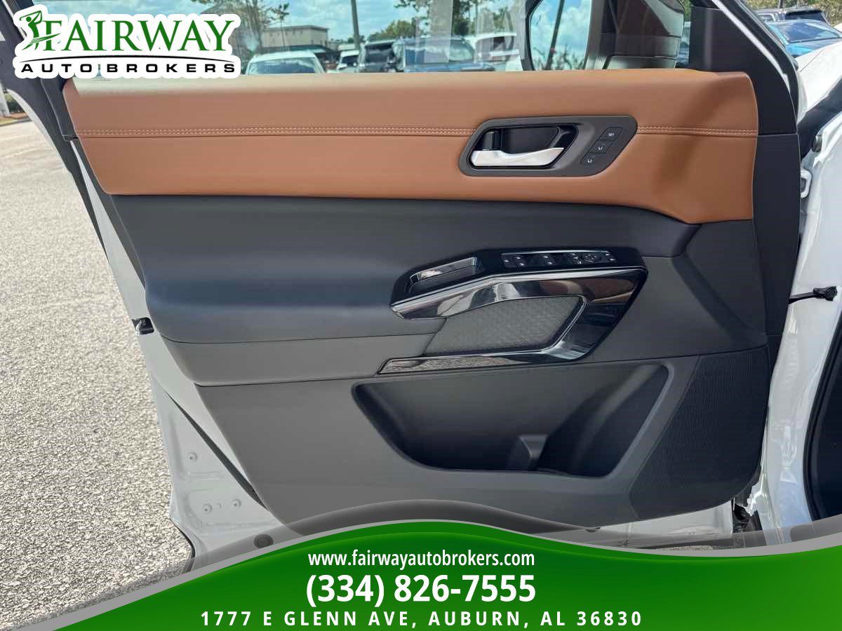 Used 2026 Nissan Pathfinder Platinum w/ Cargo Package FWD image 30