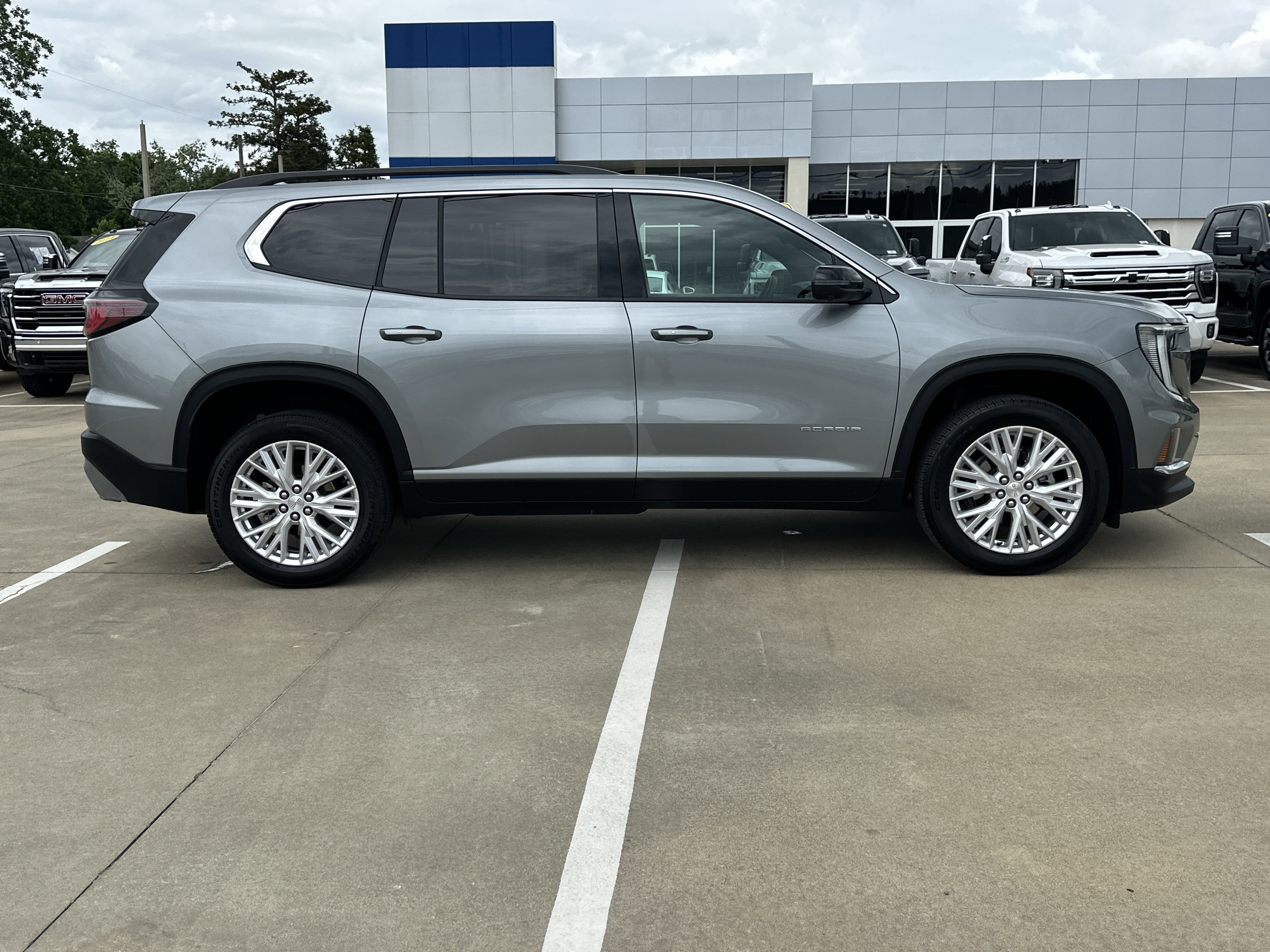 Certified 2026 GMC Acadia Elevation w/ Elevation Premium Package FWD image 7