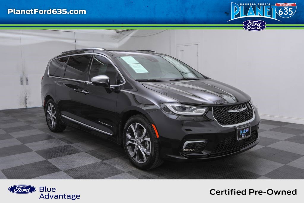 Used 2024 Chrysler Pacifica Pinnacle w/ Trailer Tow Group