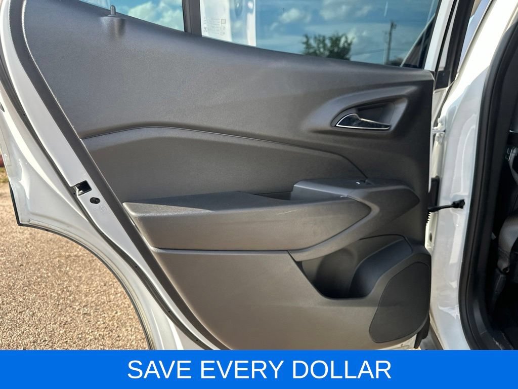 Used 2024 Chevrolet Trax LT w/ Driver Confidence Package FWD image 18