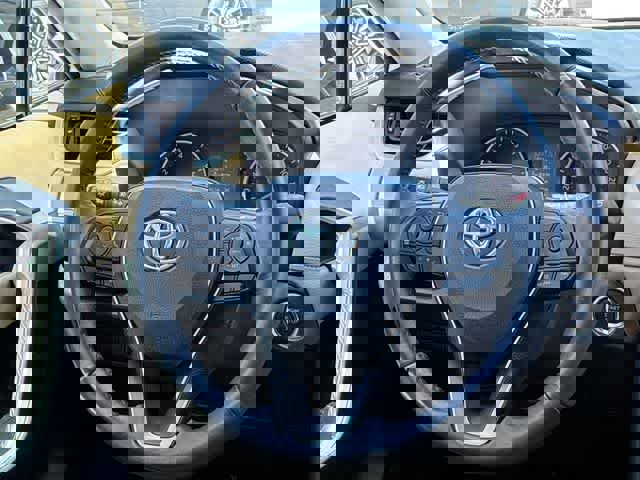 Used 2021 Toyota RAV4 XLE Premium image 25