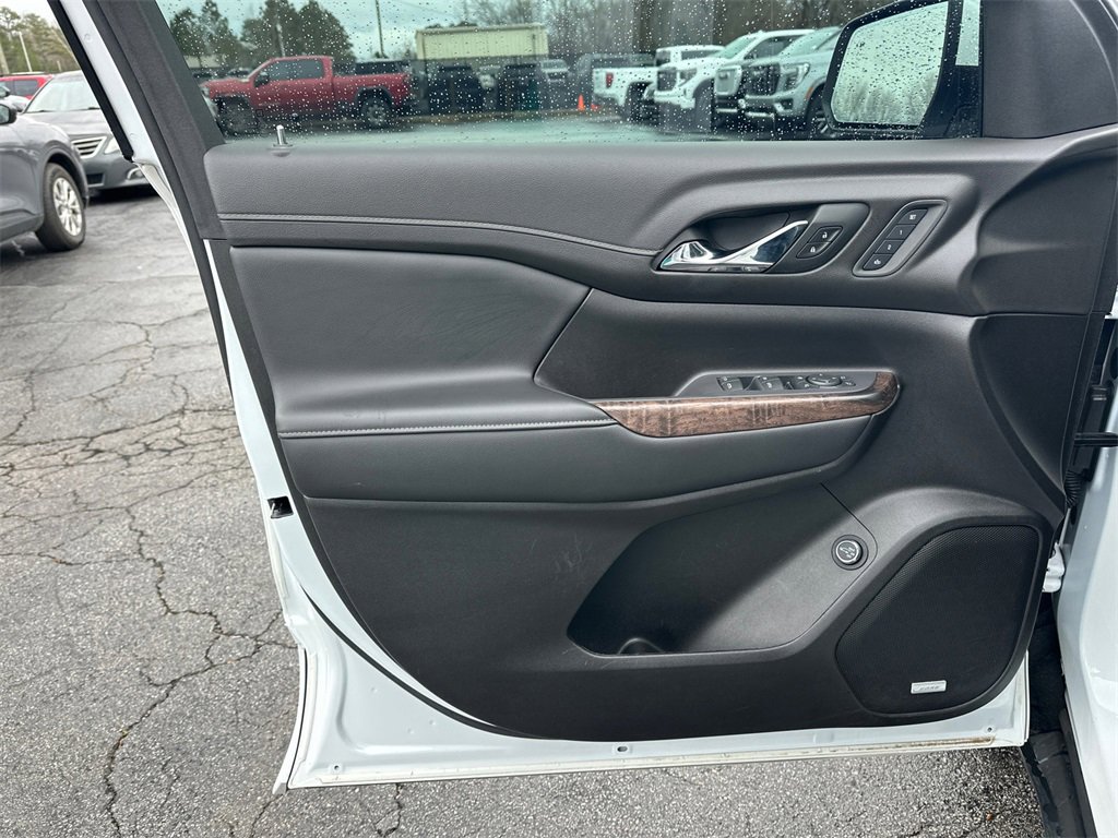 Used 2022 GMC Acadia Denali w/ Denali Ultimate Package image 11