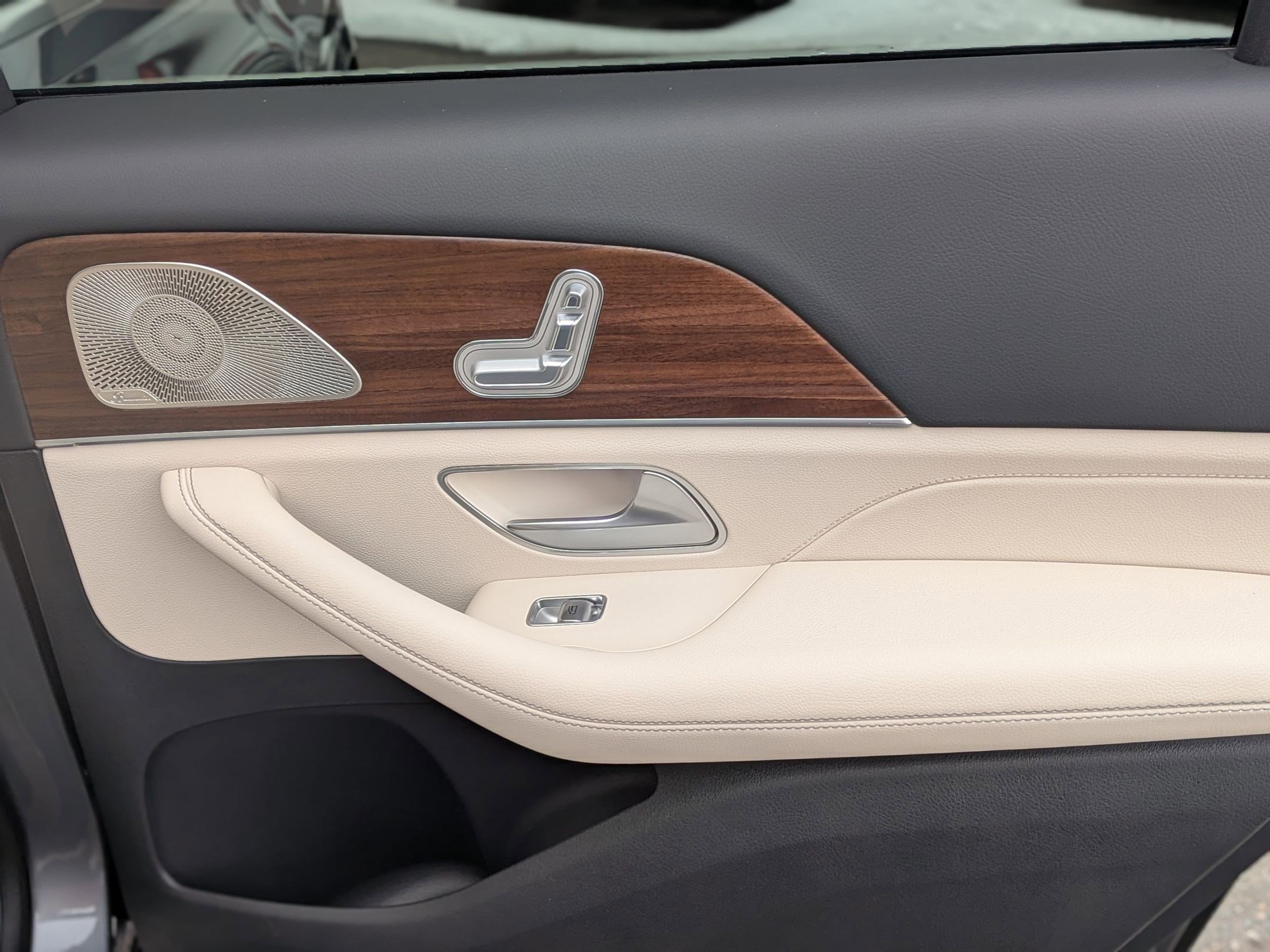 Certified 2025 Mercedes-Benz GLS 450 4MATIC image 38