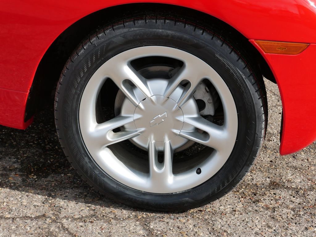 Used 2004 Chevrolet SSR RWD image 7