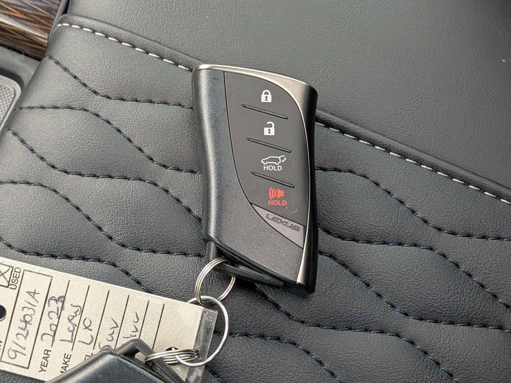 Used 2023 Lexus LX 600 4WD w/ Ultra Luxury Package image 31