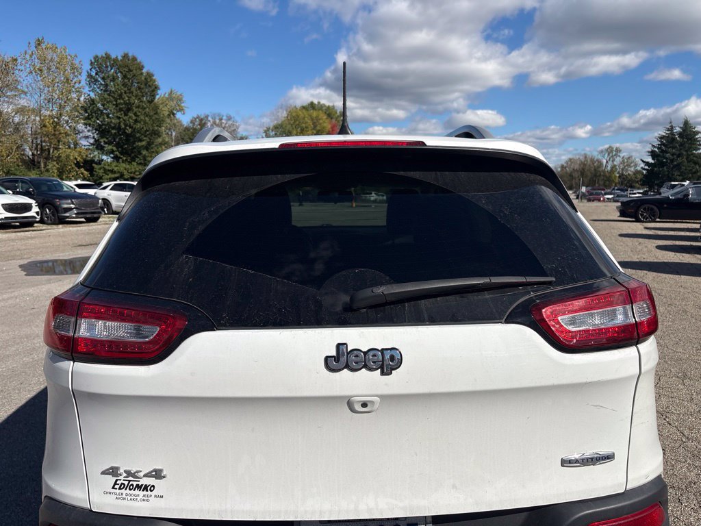 Used 2018 Jeep Cherokee Latitude Plus w/ Cold Weather Group AWD/4WD image 4