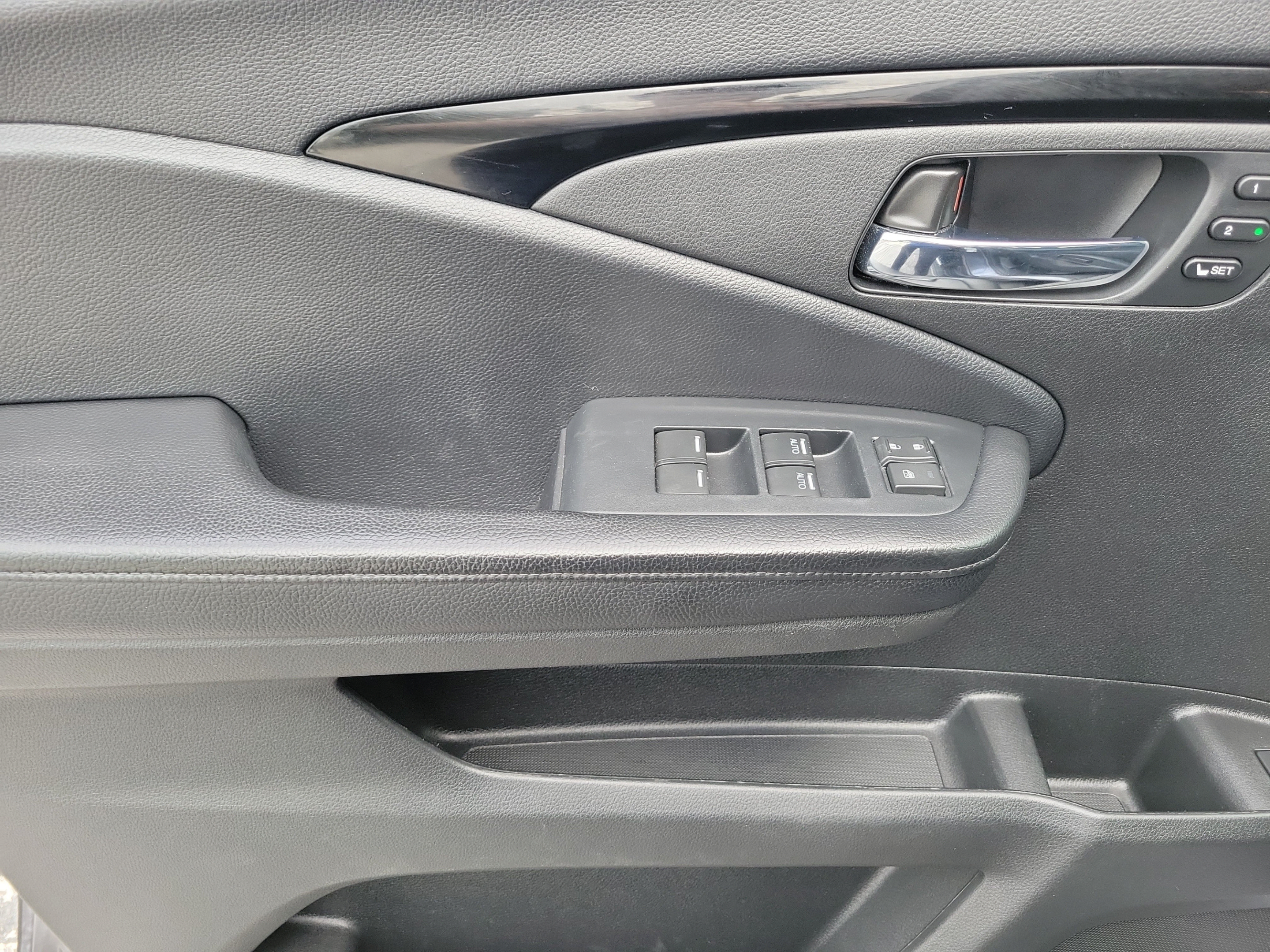 Used 2021 Honda Pilot Touring image 13