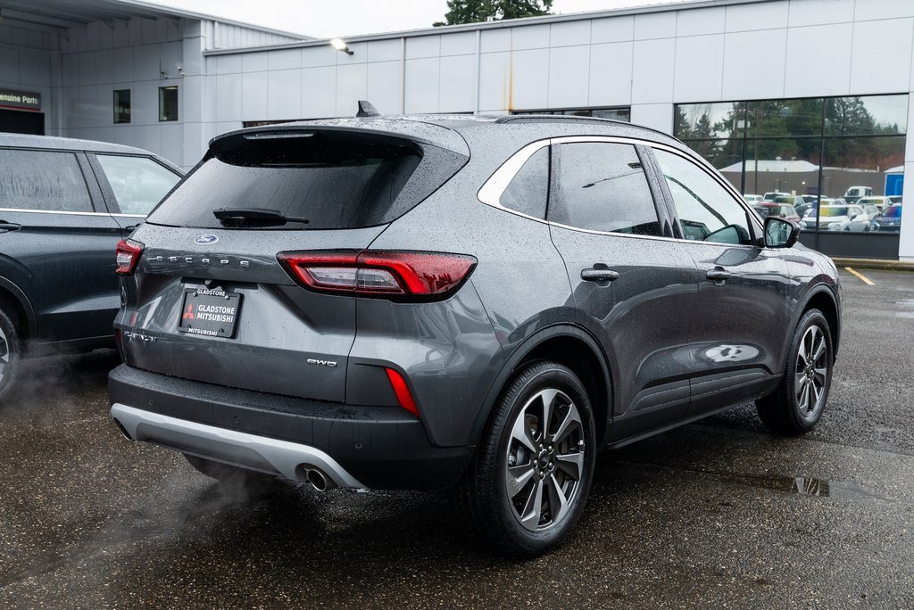 Used 2024 Ford Escape Platinum image 6