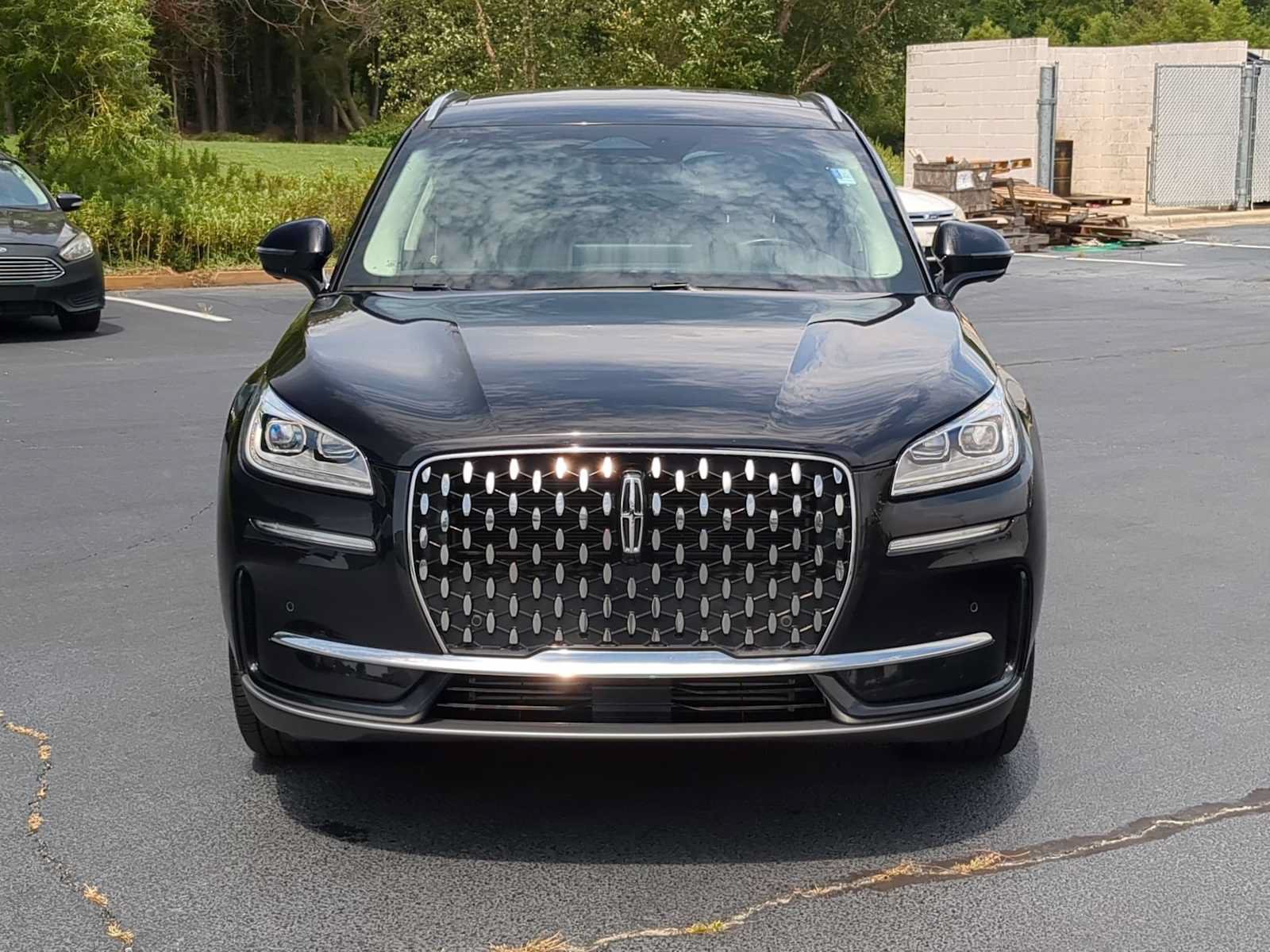 Used 2023 Lincoln Corsair Reserve w/ Equipment Group 201A FWD image 3