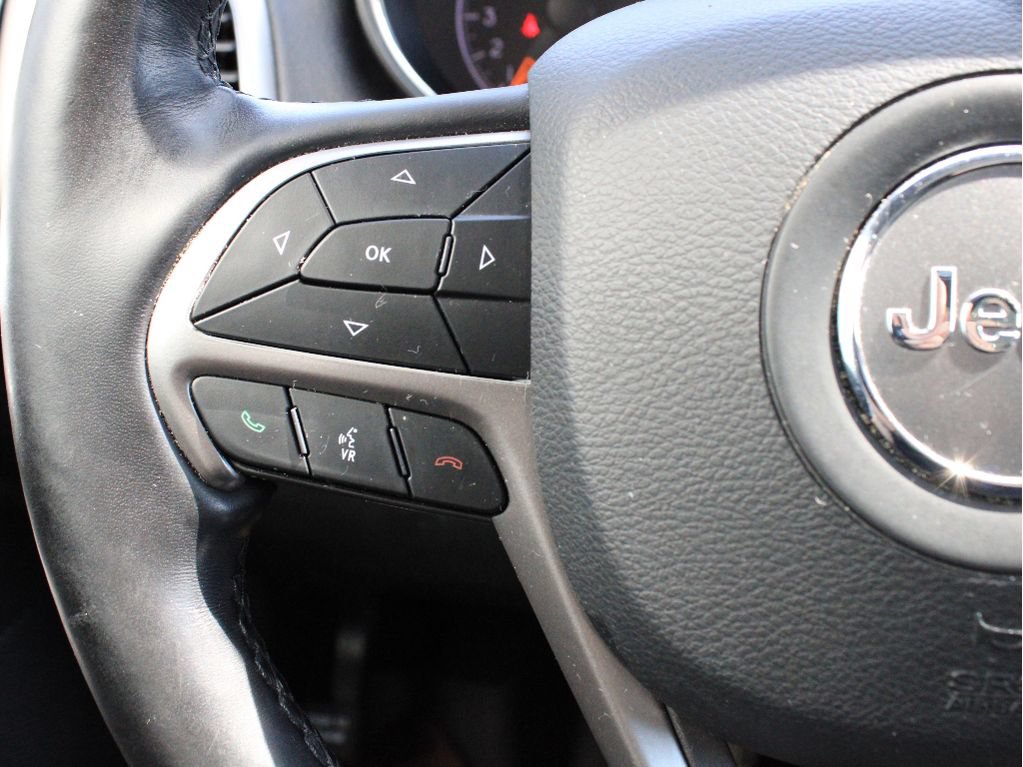 Used 2021 Jeep Grand Cherokee Limited w/ Luxury Group II AWD/4WD image 16