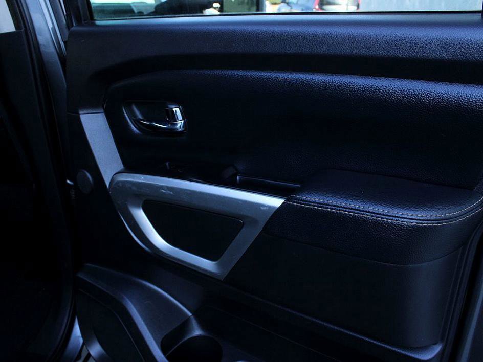 Used 2016 Nissan Titan SL image 24