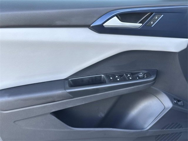 Used 2023 Volkswagen Taos SE w/ Panoramic Sunroof Package image 18