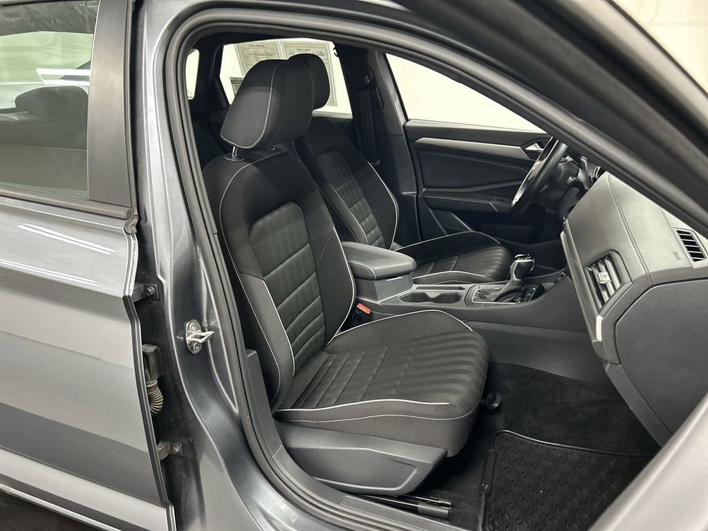 Certified 2023 Volkswagen Jetta Sport image 22