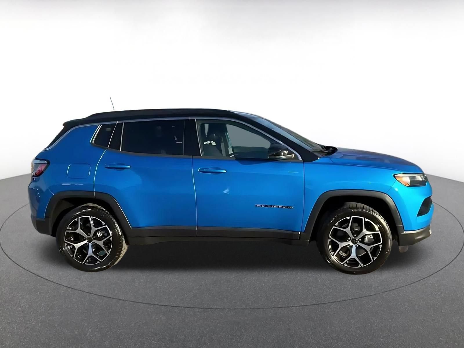 Used 2025 Jeep Compass Limited AWD/4WD image 15