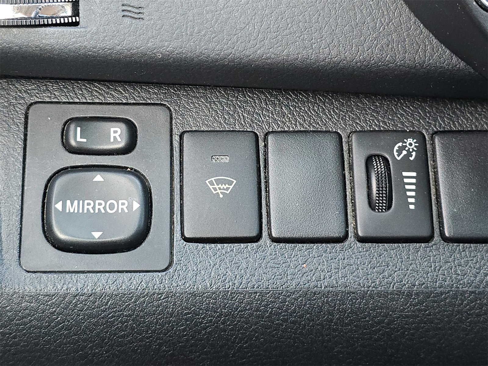 Used 2010 Toyota Highlander SE image 16