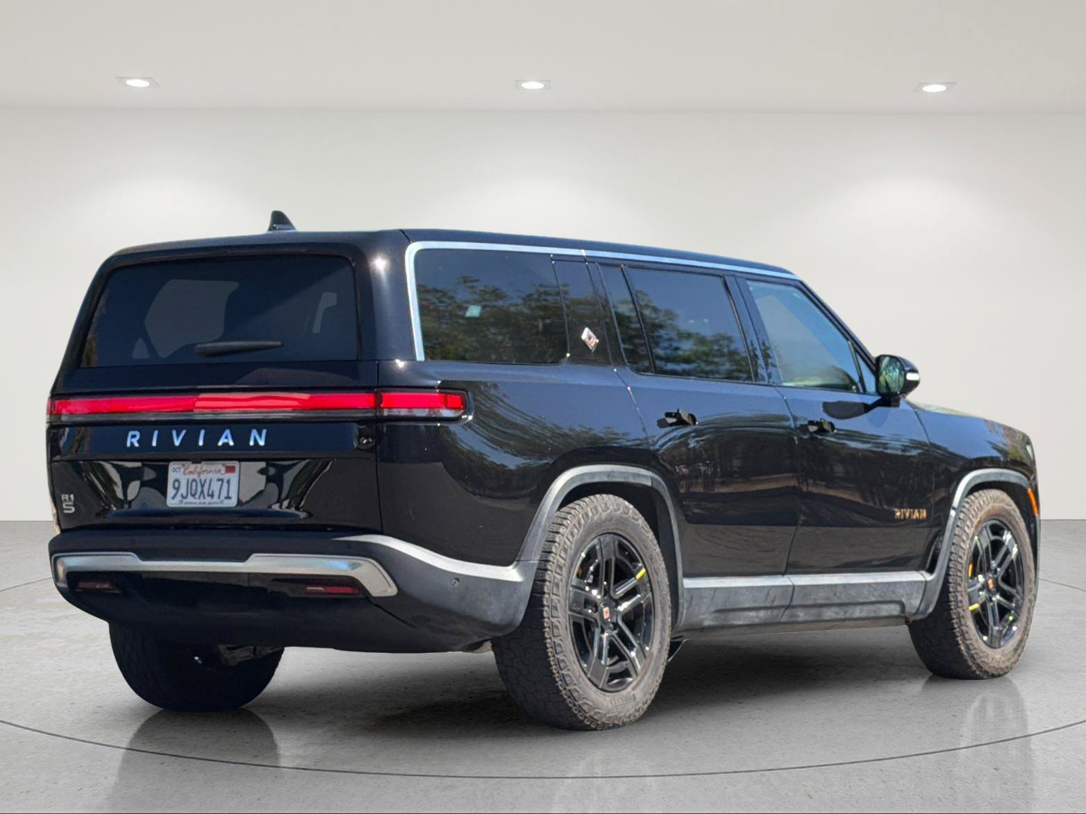 Used 2023 Rivian R1S Adventure Quad AWD/4WD image 5