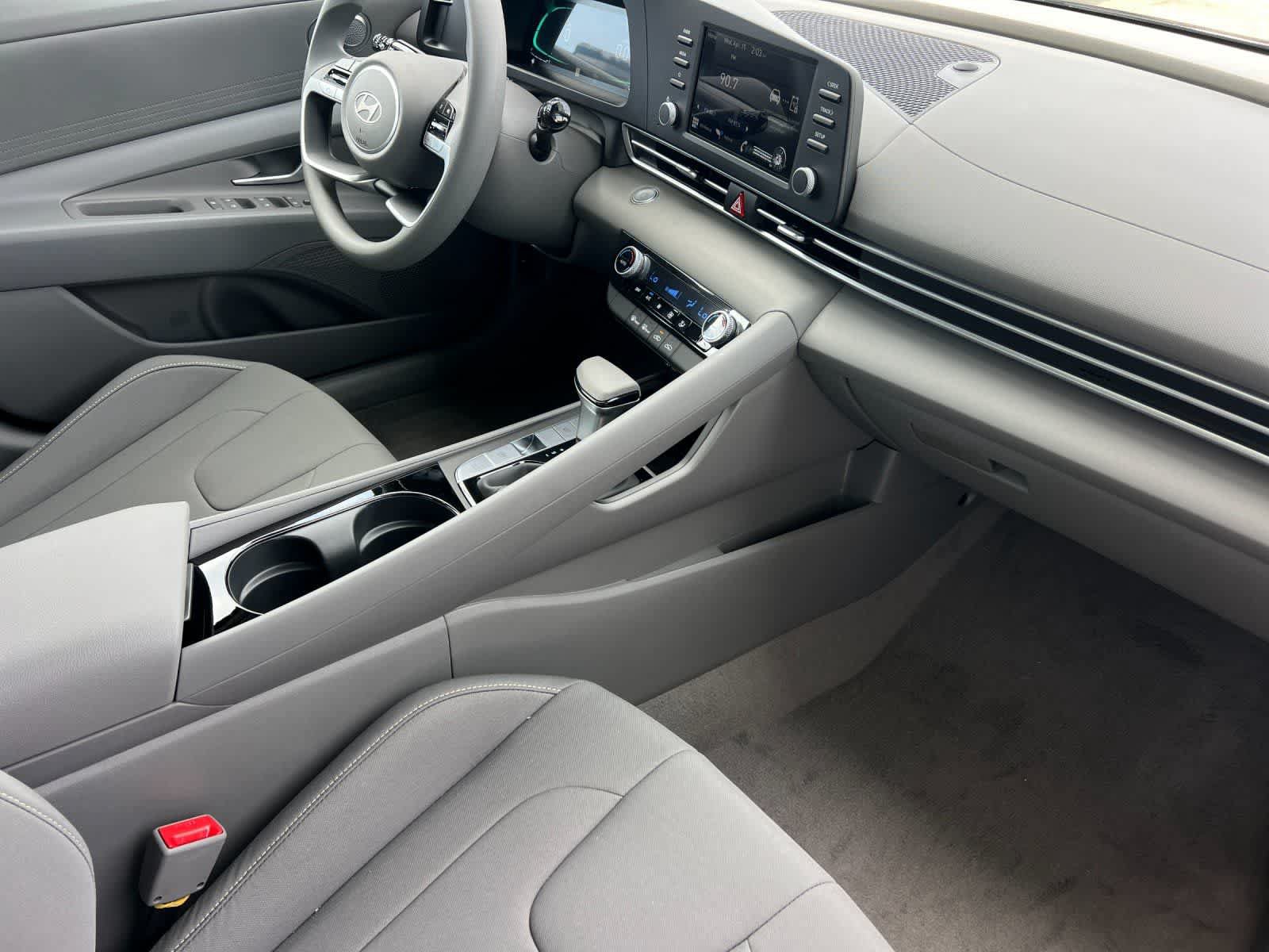 New 2026 Hyundai Elantra Hybrid FWD image 16