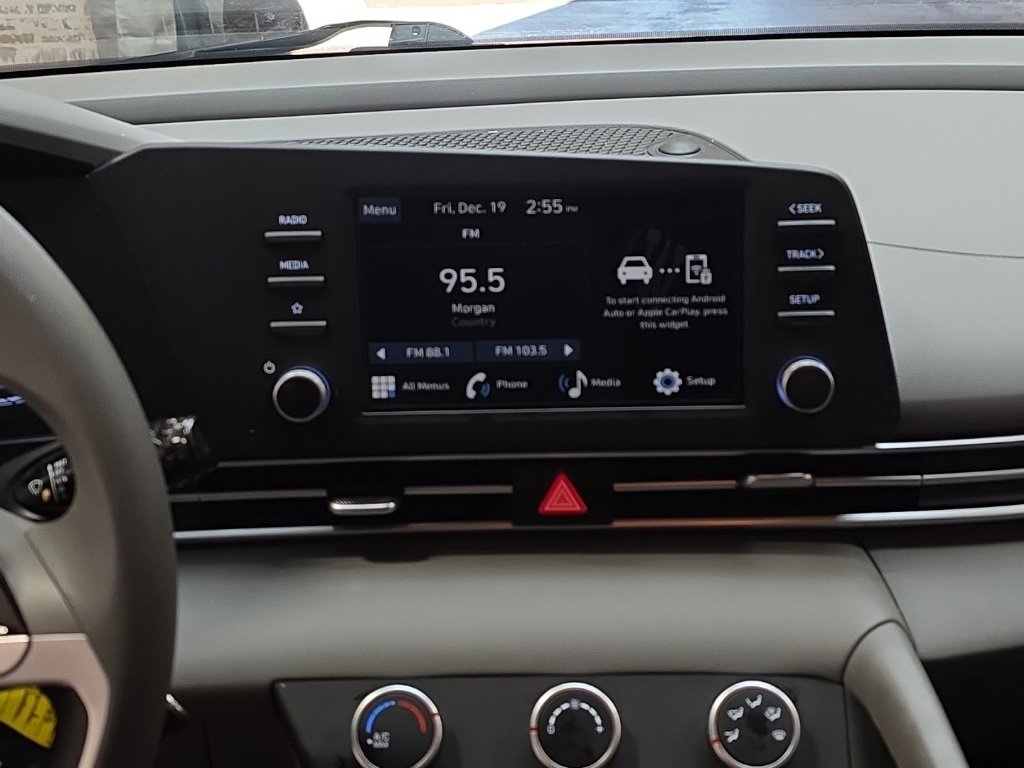 Used 2025 Hyundai Elantra SE image 21