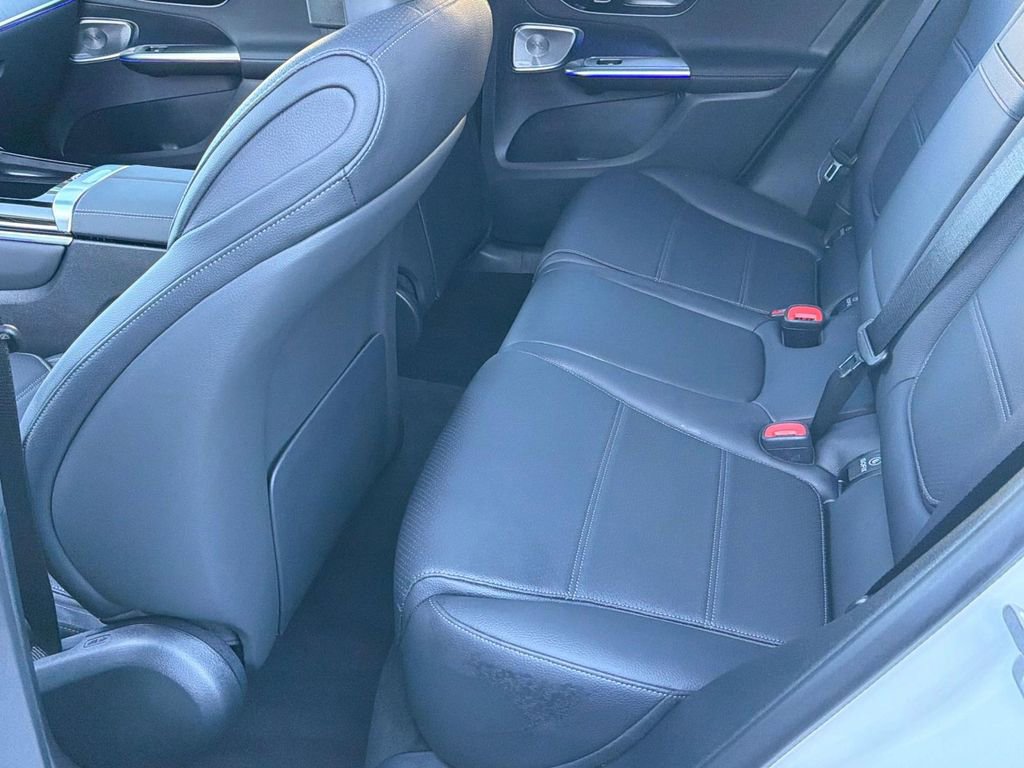 Used 2025 Mercedes-Benz GLC 350e 4MATIC image 31