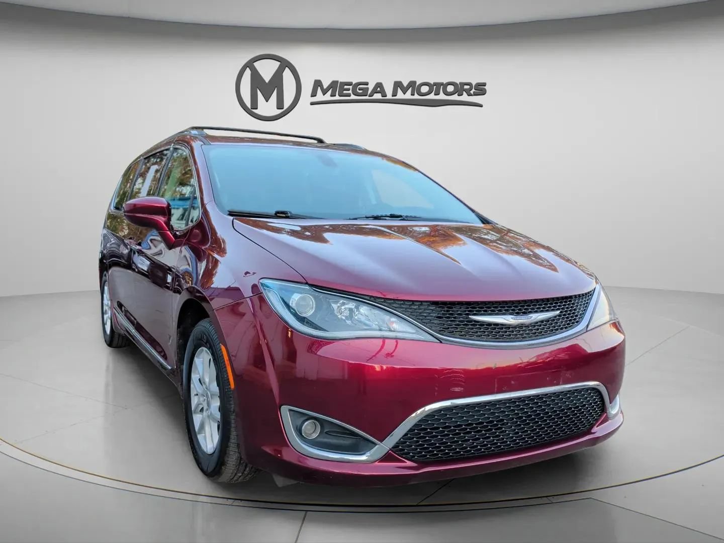Used 2020 Chrysler Pacifica Touring-L FWD image 11