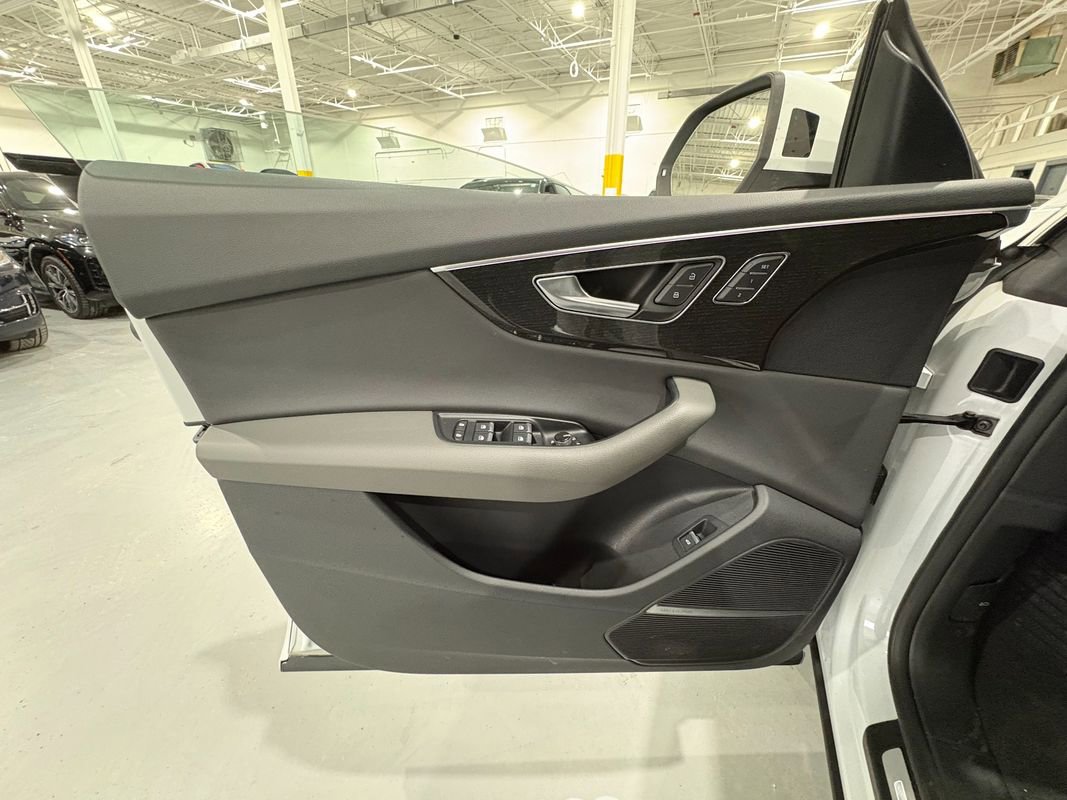 Used 2019 Audi Q8 Premium Plus w/ Premium Plus image 40