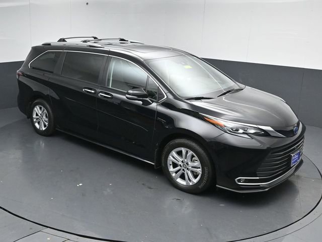 Used 2024 Toyota Sienna Platinum AWD/4WD image 44