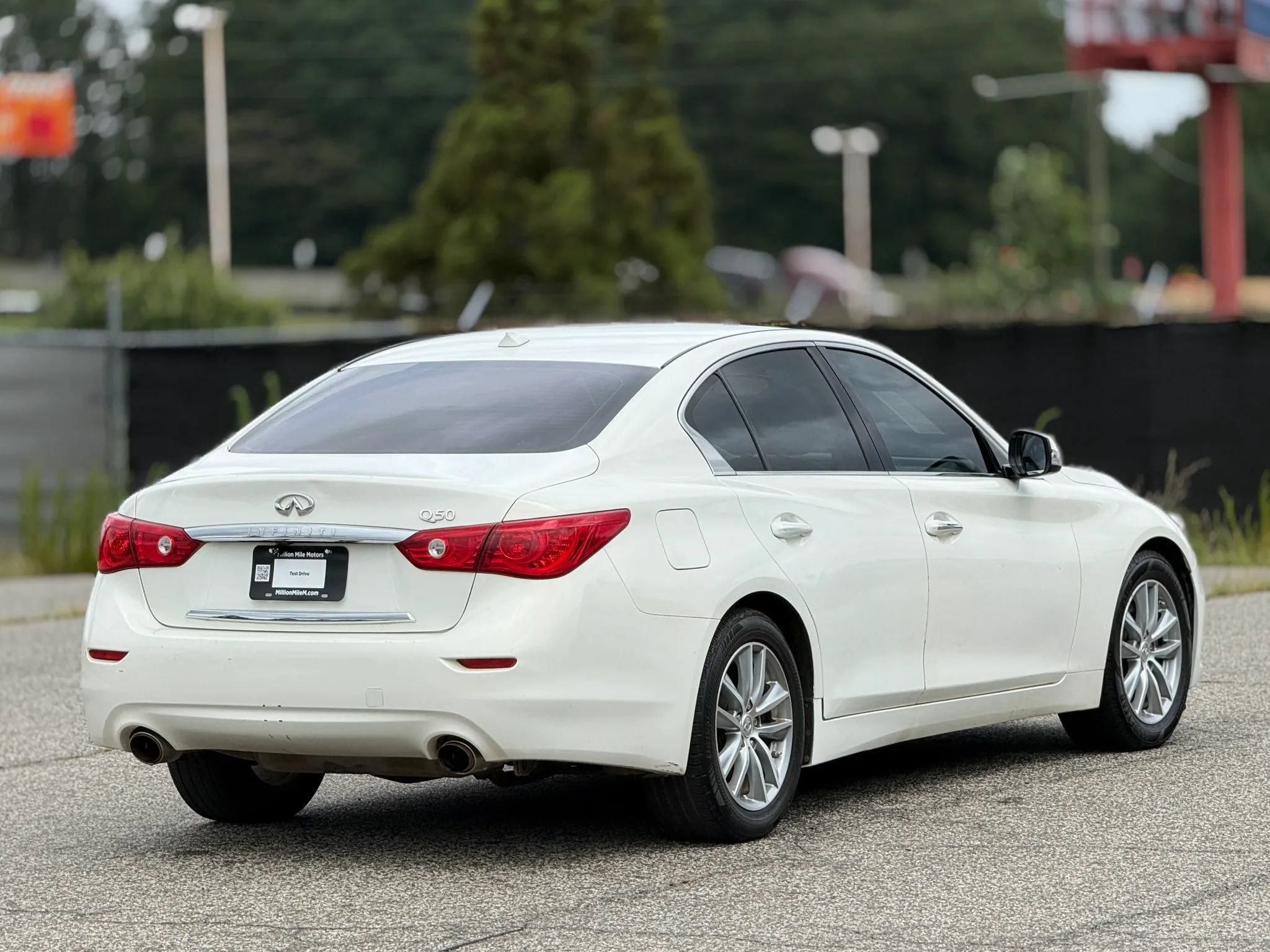 Used 2015 INFINITI Q50 Premium w/ Navigation Package RWD image 9