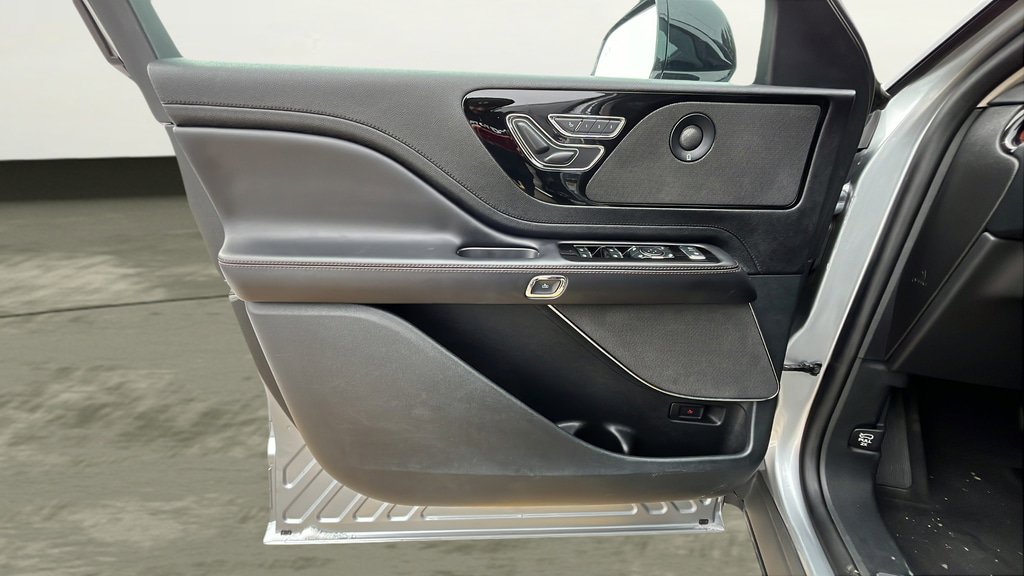 Used 2023 Lincoln Aviator Reserve image 16