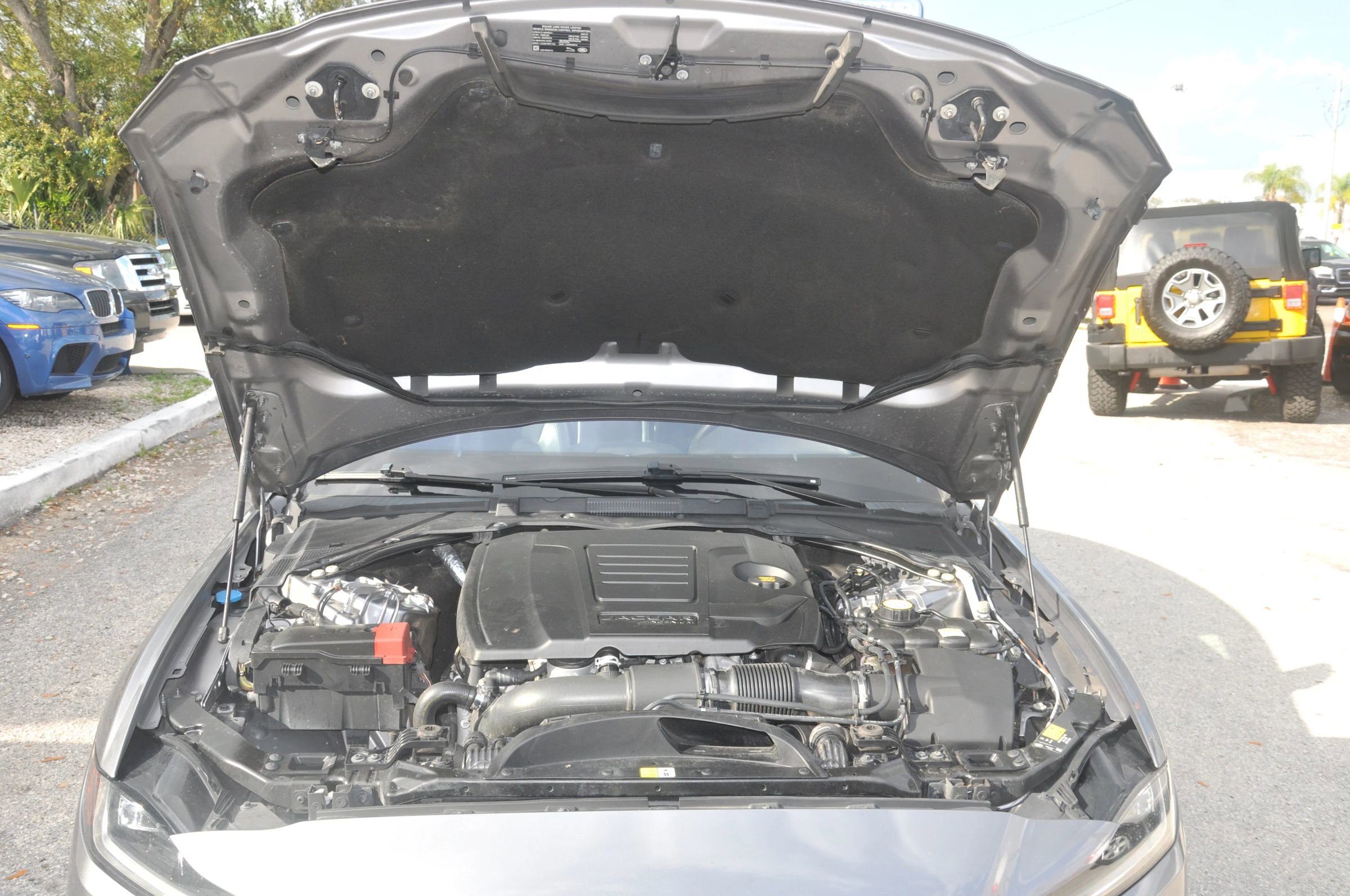 Used 2020 Jaguar XE S RWD image 21