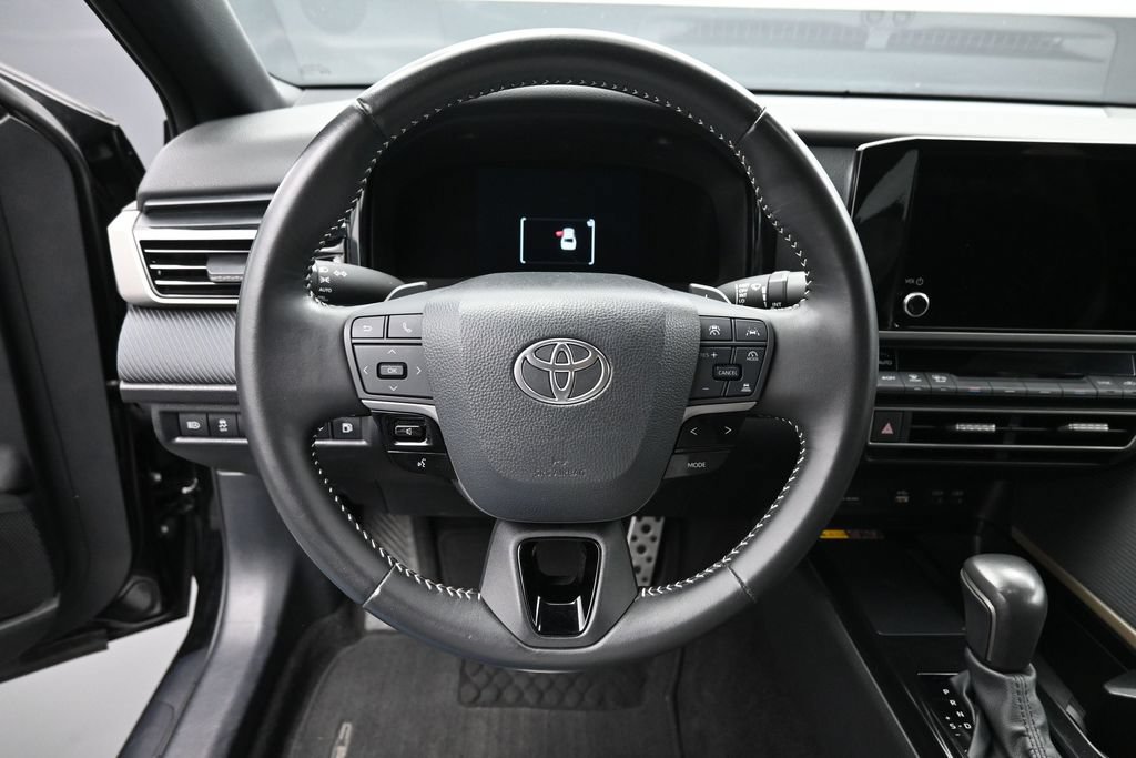 Used 2025 Toyota Camry SE FWD image 15