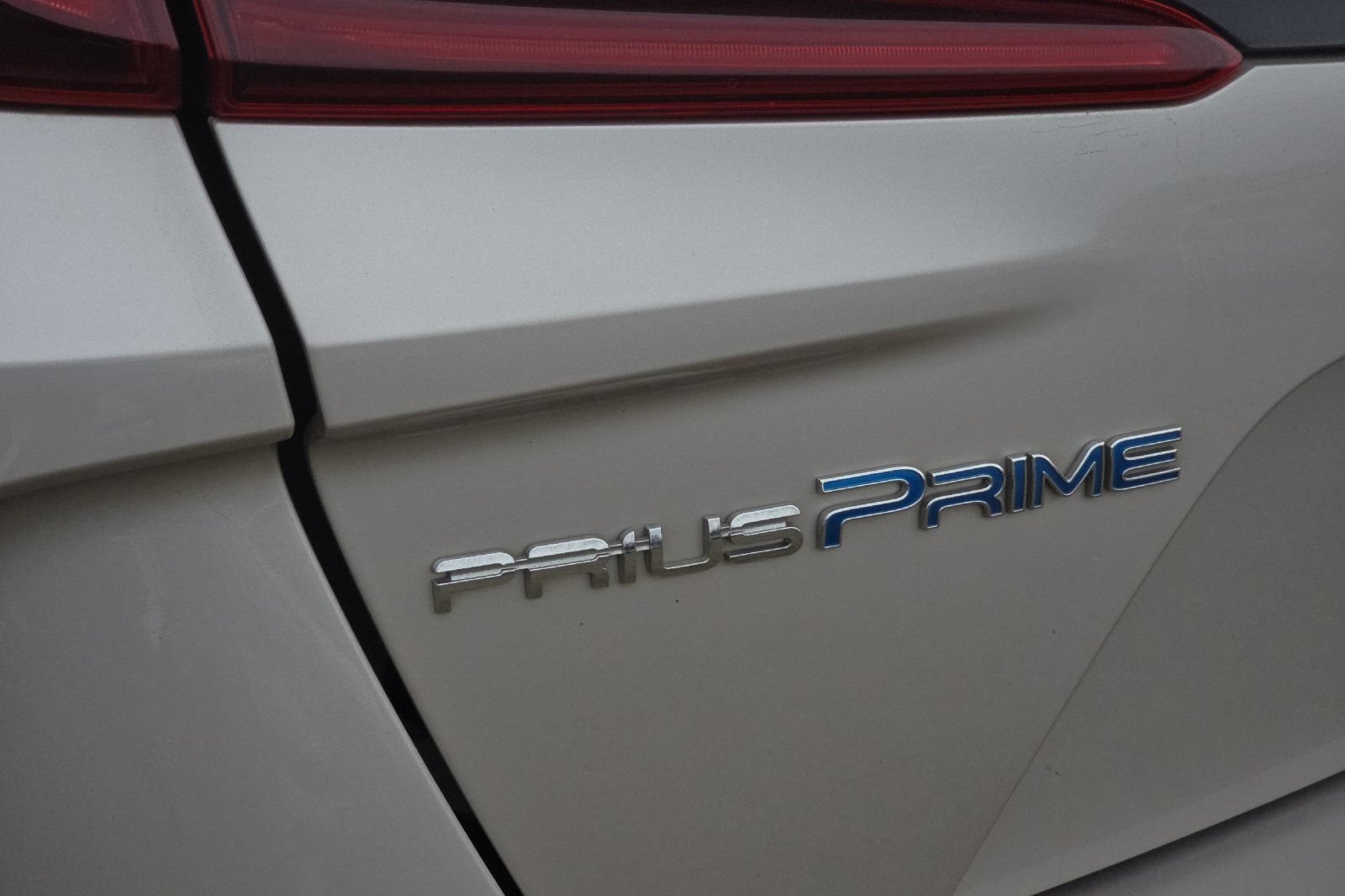 Used 2021 Toyota Prius Prime Limited w/ Carpet Mat Package (TMS) FWD image 24