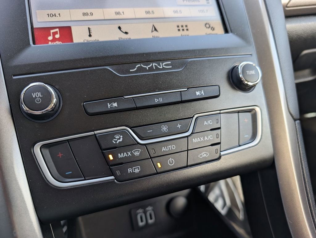 Used 2019 Ford Fusion SE image 21