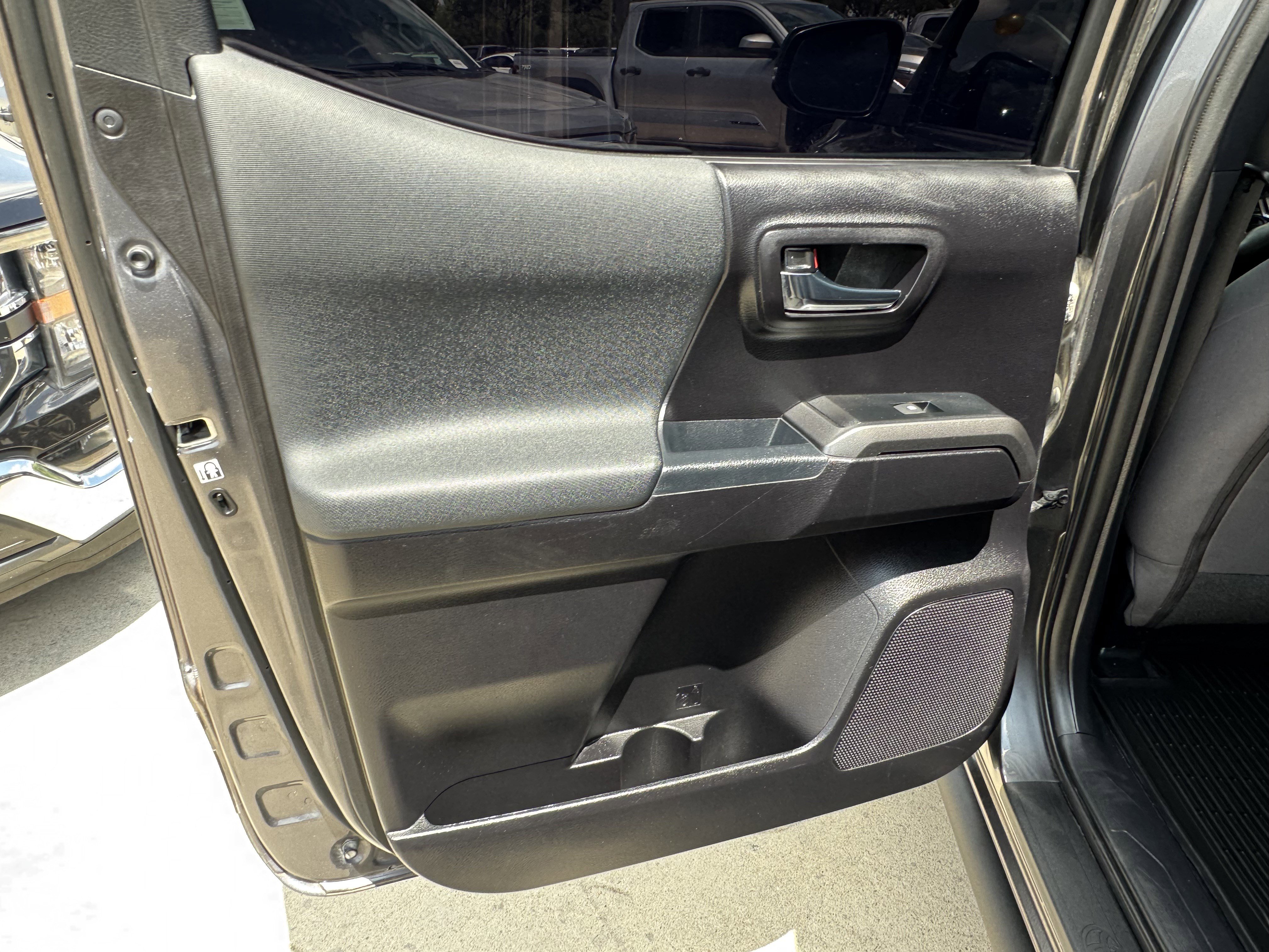 Used 2019 Toyota Tacoma TRD Sport image 14