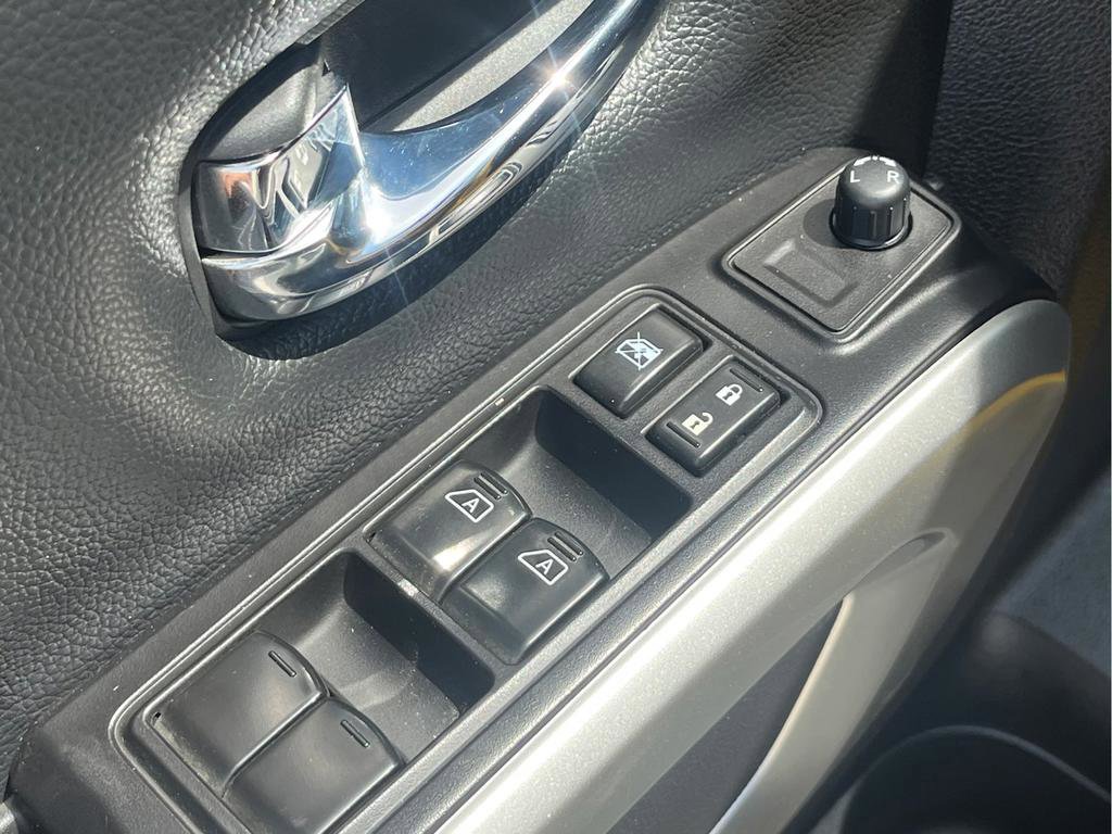 Used 2017 Nissan Titan PRO-4X image 27