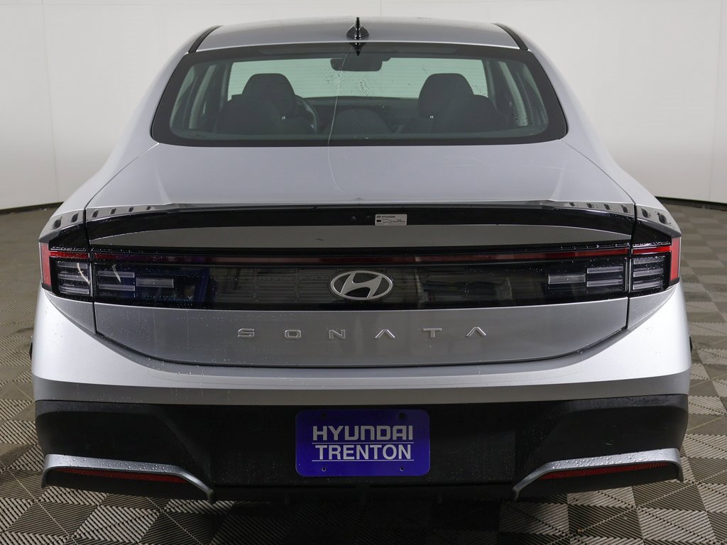 Certified 2025 Hyundai Sonata SE image 10