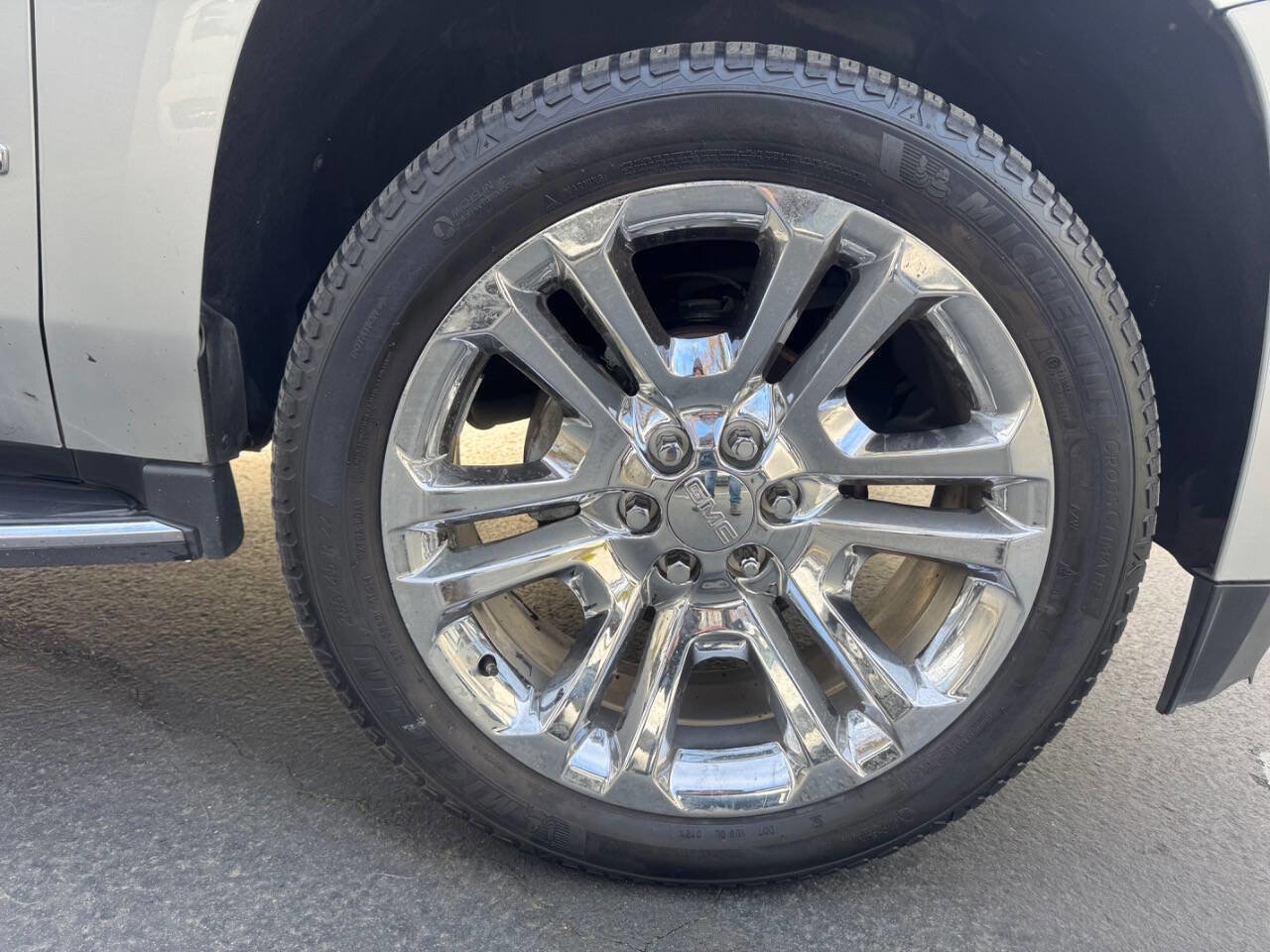 Used 2017 GMC Yukon XL SLT w/ Premium Edition image 18