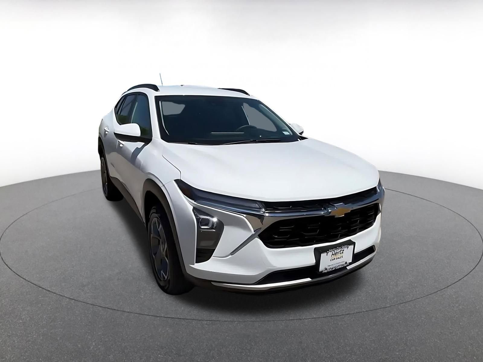 Used 2025 Chevrolet Trax LT FWD image 3