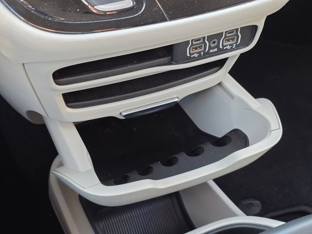 Used 2023 Chrysler Pacifica Touring-L FWD image 25
