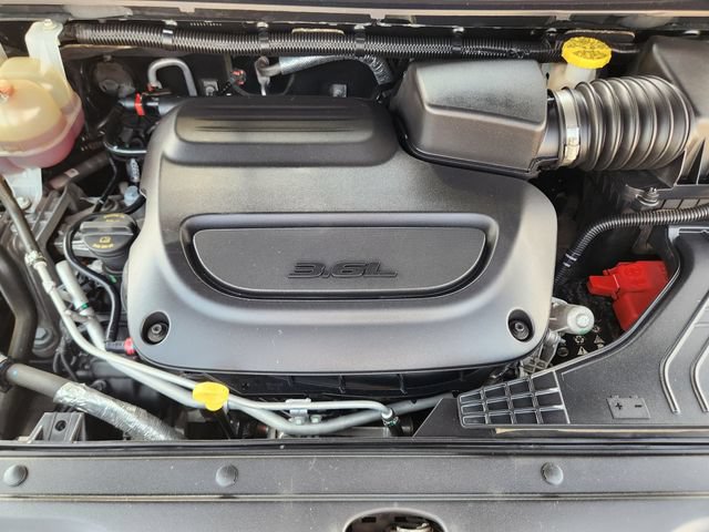 Used 2023 Chrysler Voyager LX FWD image 34