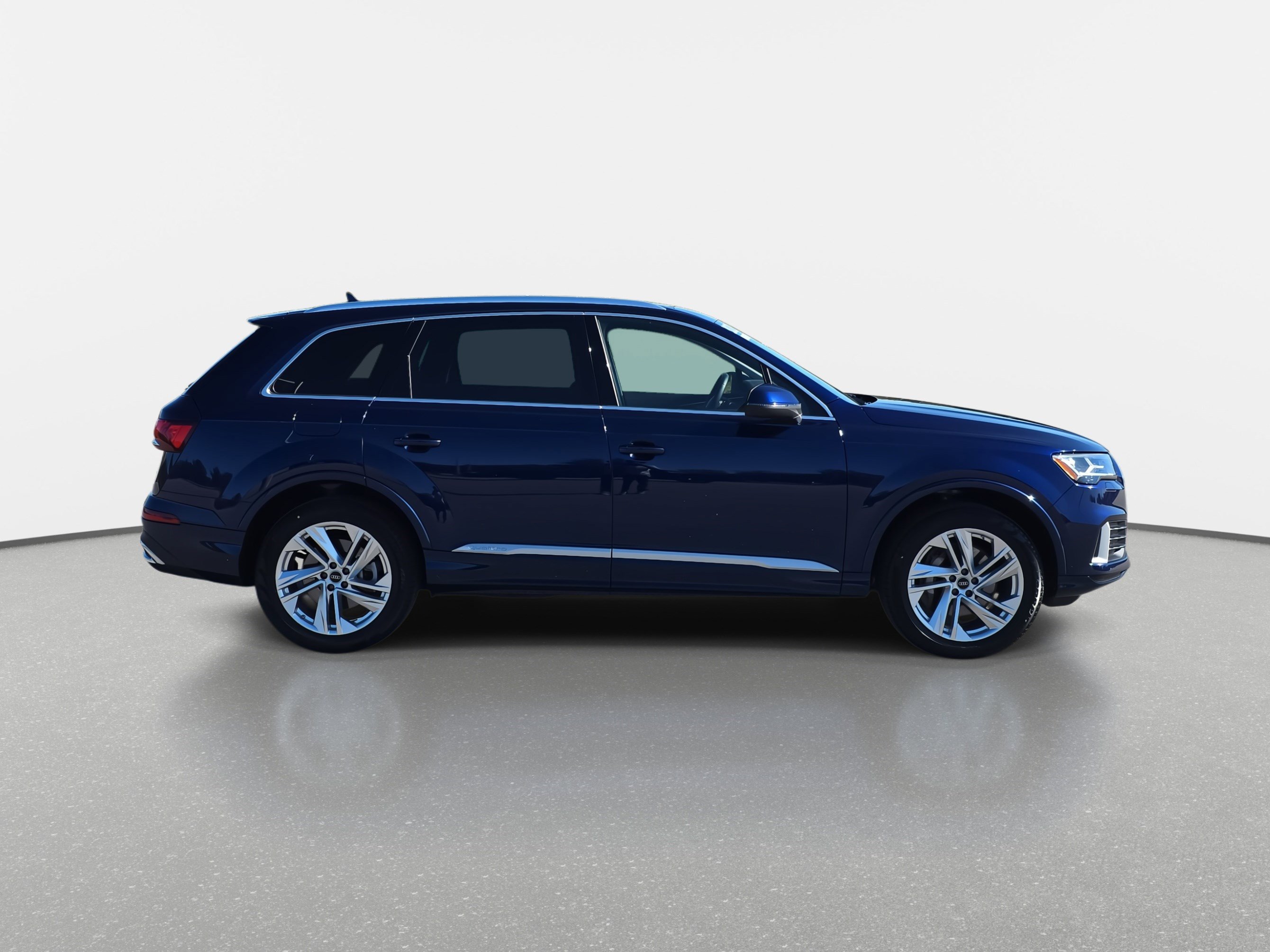Used 2023 Audi Q7 2.0T Premium w/ Towing Package image 4