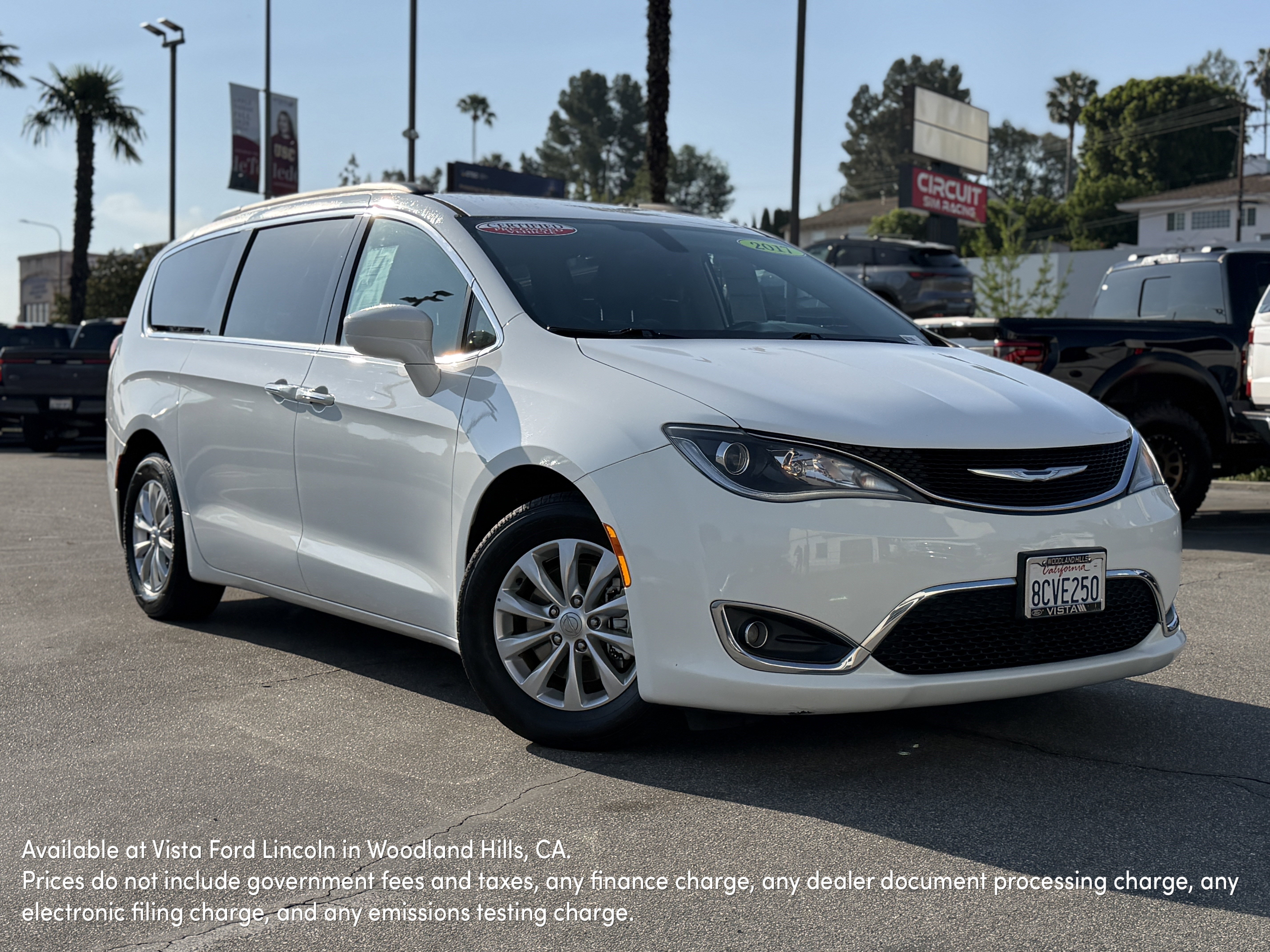 Used 2017 Chrysler Pacifica Touring-L image 1