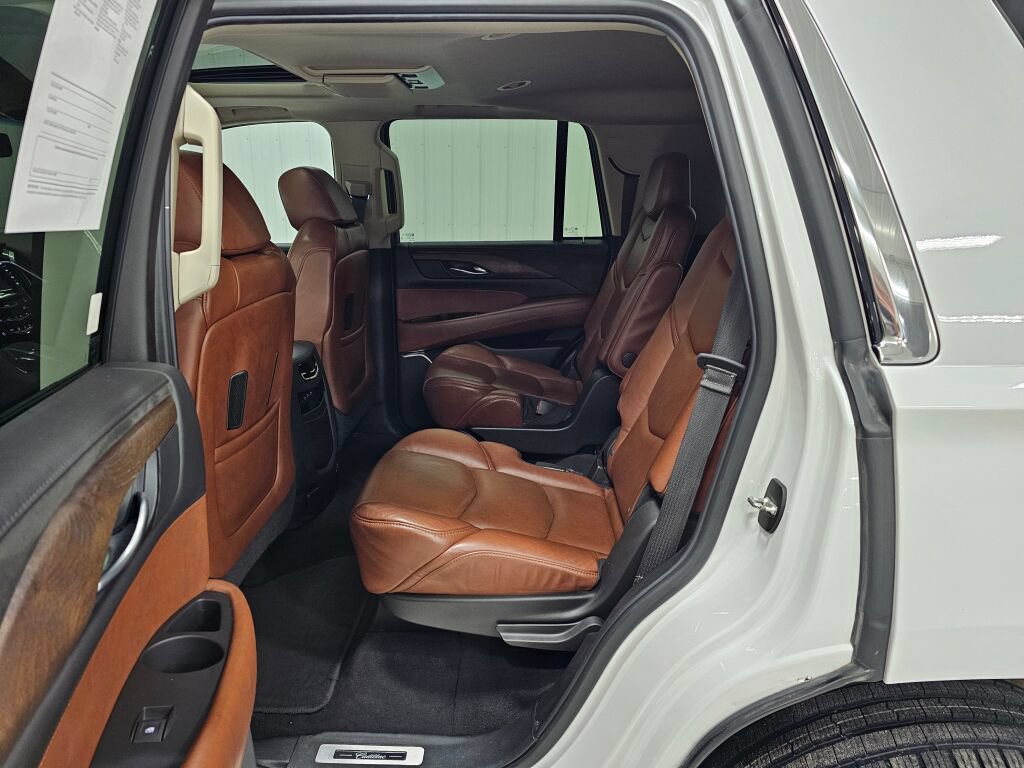 Used 2019 Cadillac Escalade Luxury AWD/4WD image 12