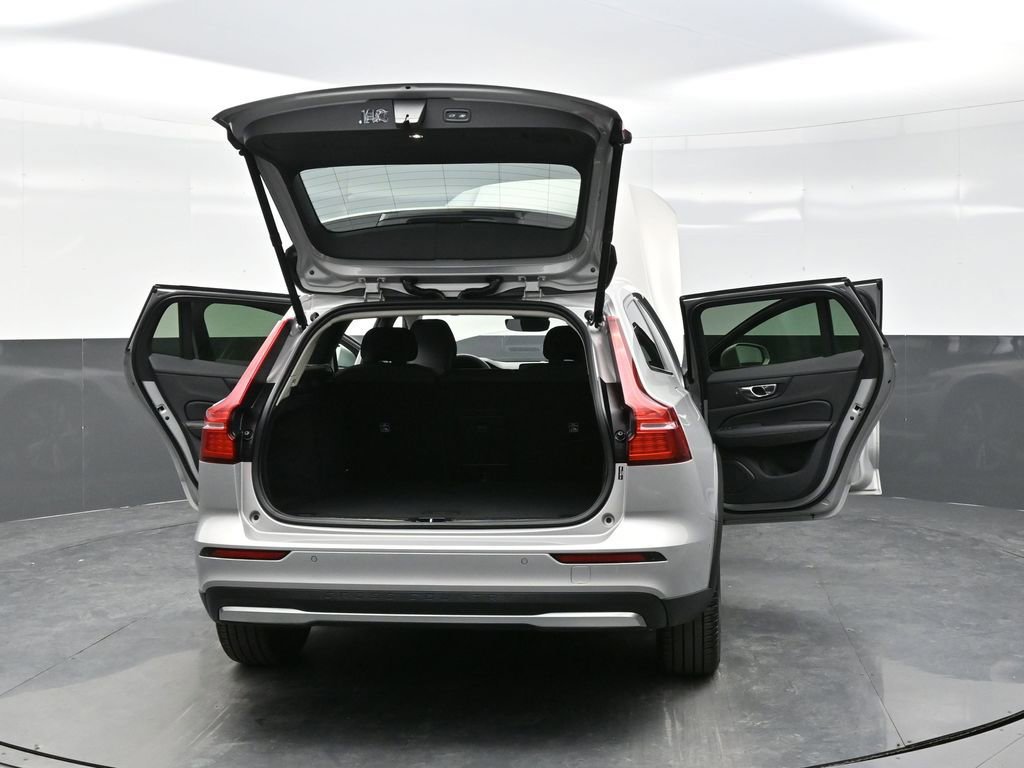 Used 2025 Volvo V60 B5 Cross Country Plus AWD/4WD image 45
