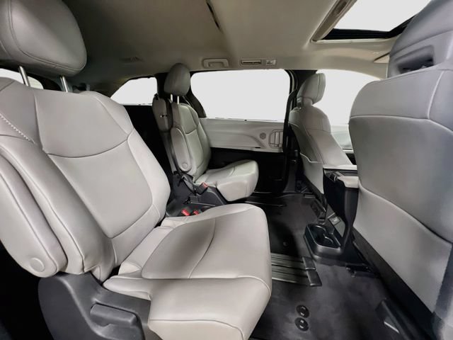 Used 2026 Toyota Sienna XLE FWD image 29
