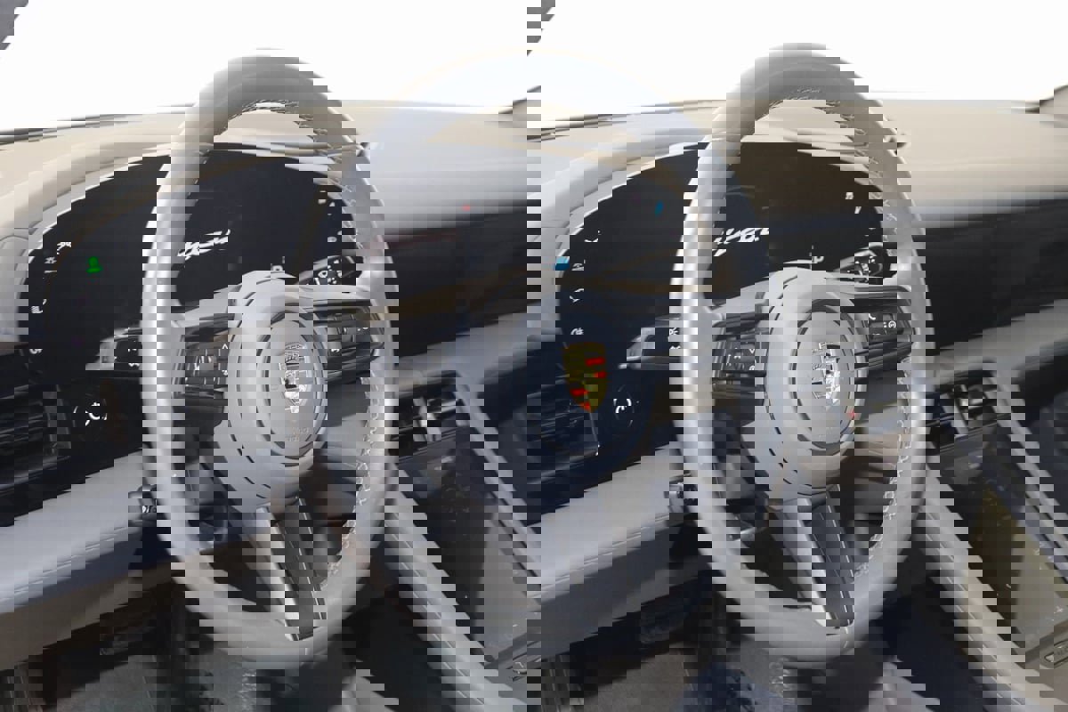 Used 2020 Porsche Taycan 4S image 6