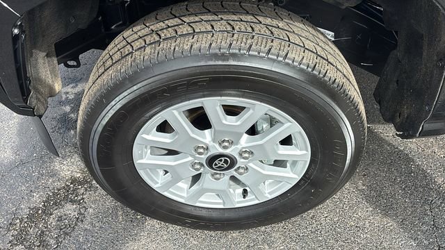 Used 2025 Toyota Tacoma SR5 AWD/4WD image 34